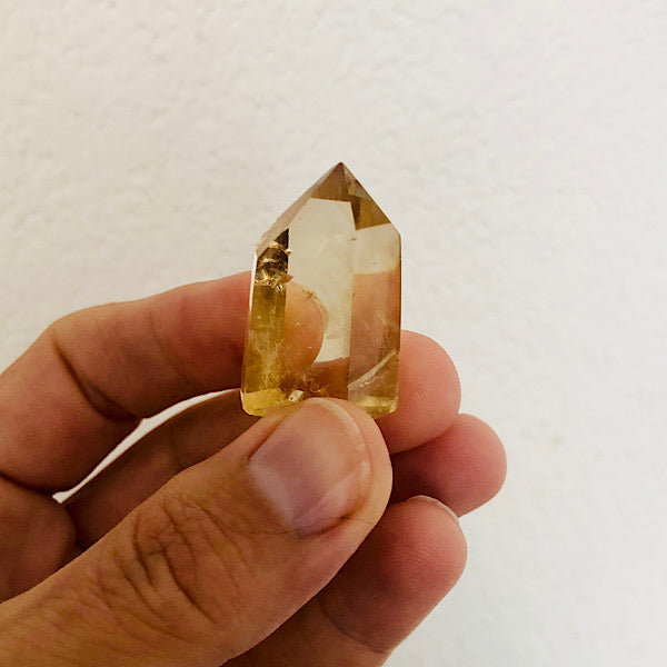 citrien kleine punt mineralen kristallen gepolijst natuurlijk gegroeid