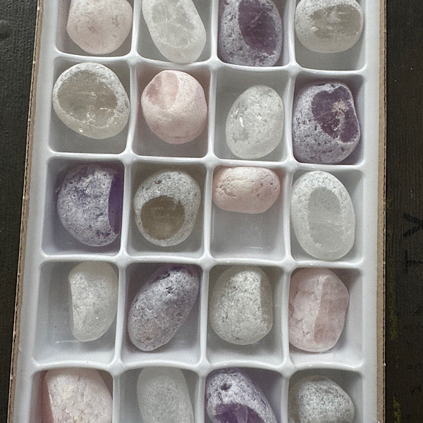 ema eggs 24 stuks gepolijst ruw amethist rozekwarts bergkristal