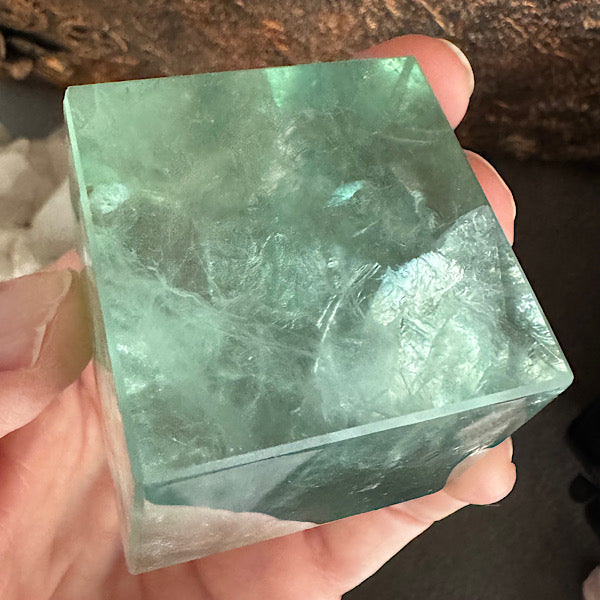 fluoriet groen kubus geslepen vorm kristallen