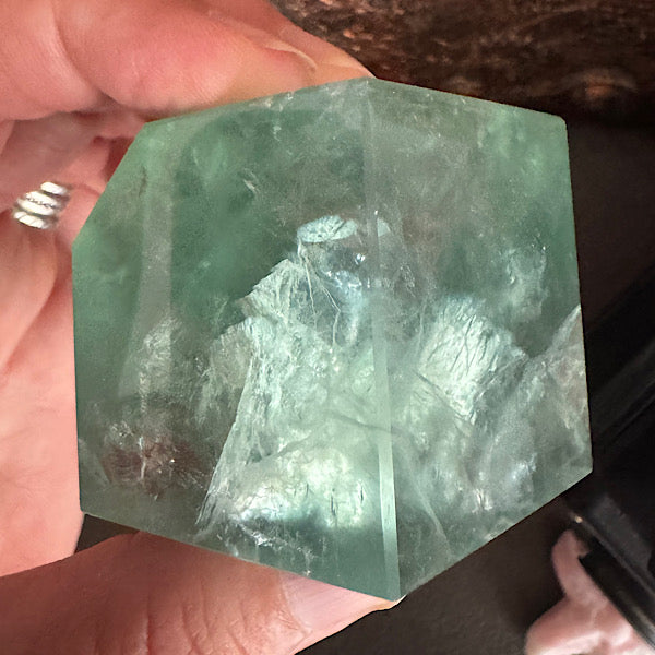 fluoriet groen kubus geslepen vorm kristallen