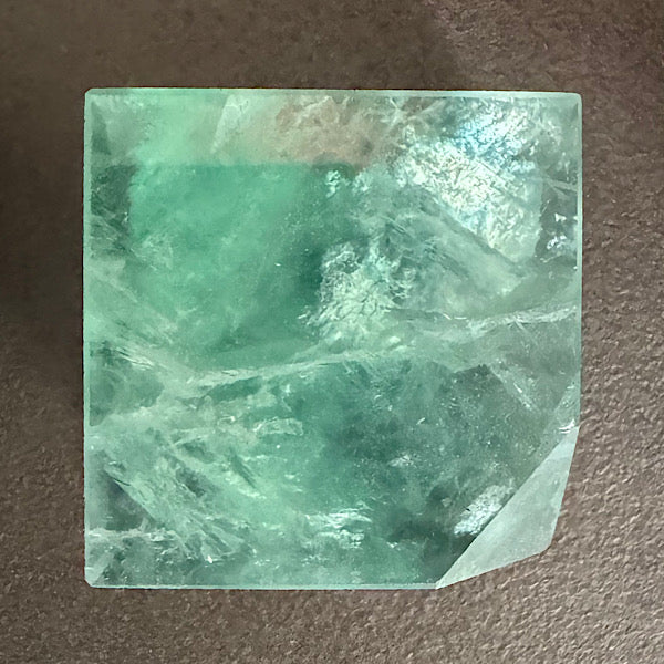 fluoriet groen kubus geslepen vorm kristallen