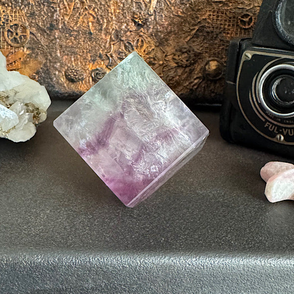 fluoriet regenboog kubus vorm