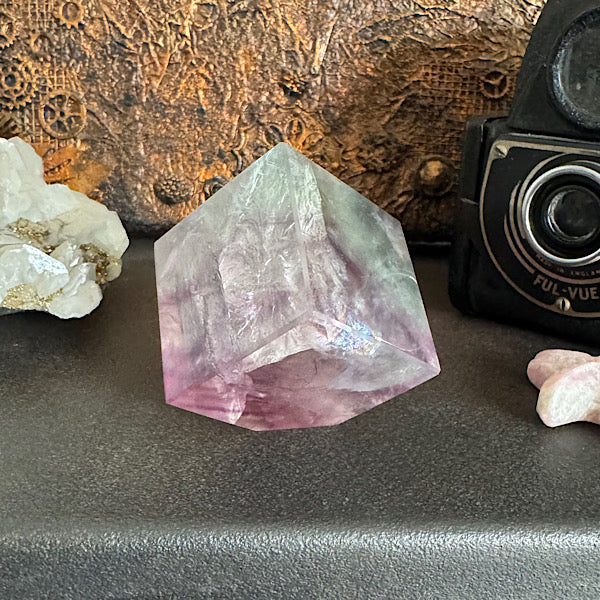 fluoriet regenboog kubus vorm