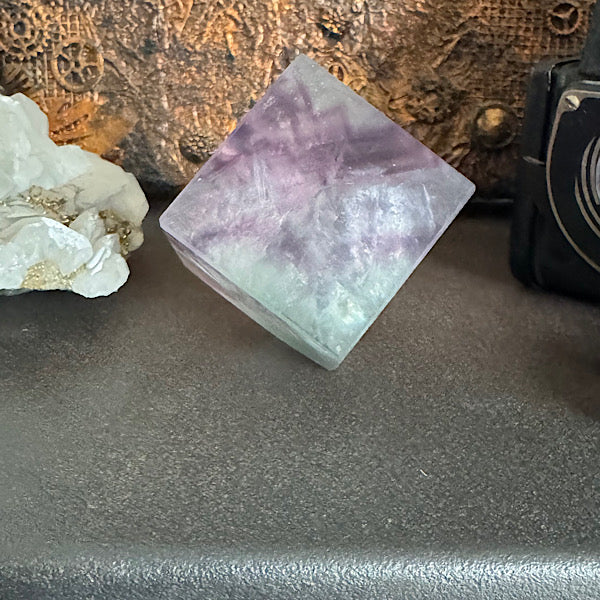 fluoriet regenboog kubus vorm B