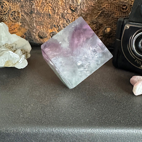 fluoriet regenboog kubus vorm B