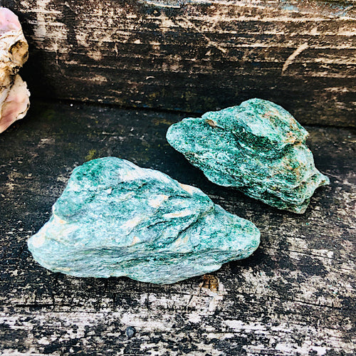 fuchsiet groen ruw brokje kristallen edelstenen mineralen winkel