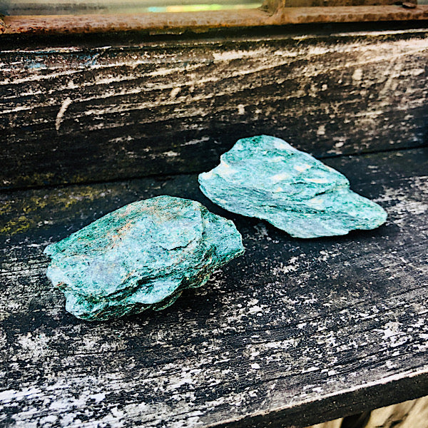 fuchsiet groen ruw brokje kristallen edelstenen mineralen winkel