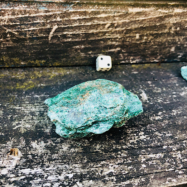 fuchsiet groen ruw brokje kristallen edelstenen mineralen winkel