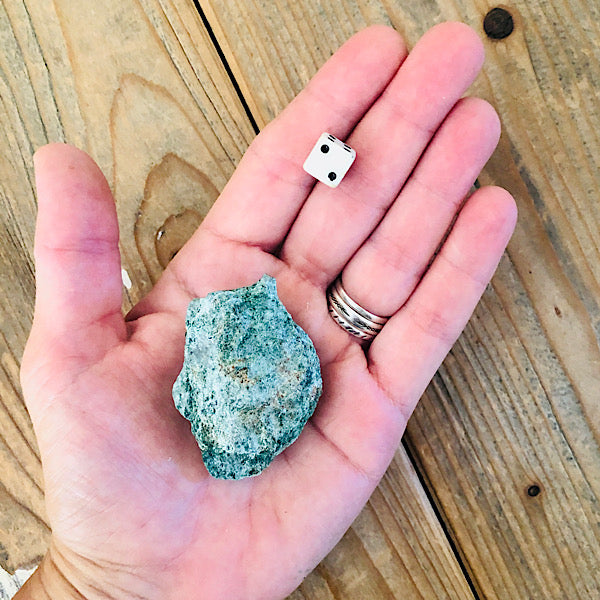 fuchsiet groen ruw brokje kristallen edelstenen mineralen winkel