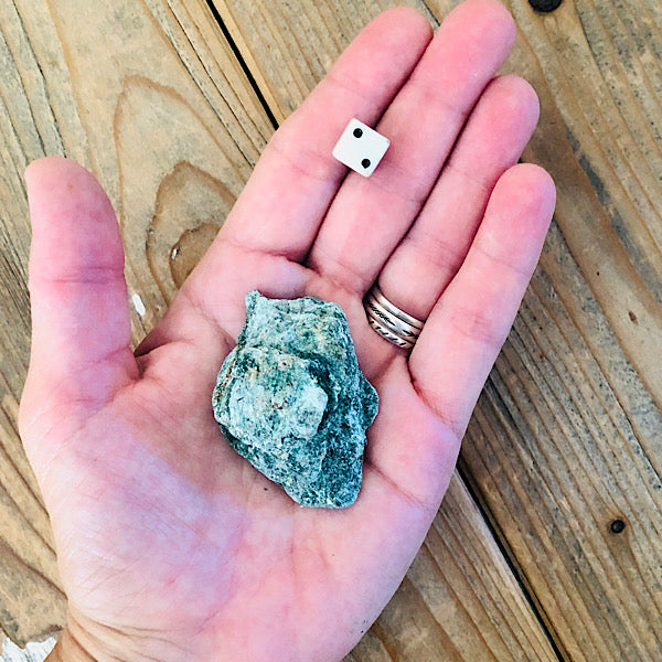 fuchsiet groen ruw brokje kristallen edelstenen mineralen winkel