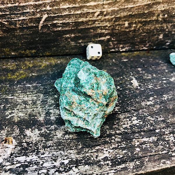 fuchsiet groen ruw brokje kristallen edelstenen mineralen winkel