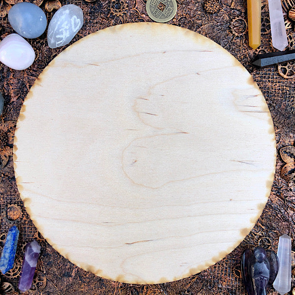 grid bord beukenhout met draak gegraveerd mineralen pendelen grid legging