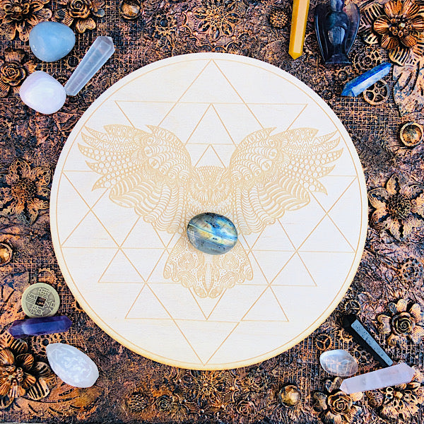 grid bord beukenhout met uil gegraveerd grid legging pendelen mineralen