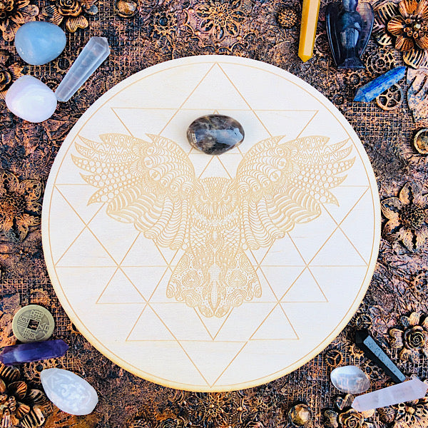 grid bord beukenhout met uil gegraveerd grid legging pendelen mineralen