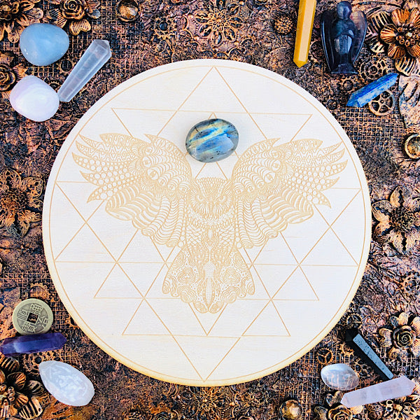 grid bord beukenhout met uil gegraveerd grid legging pendelen mineralen