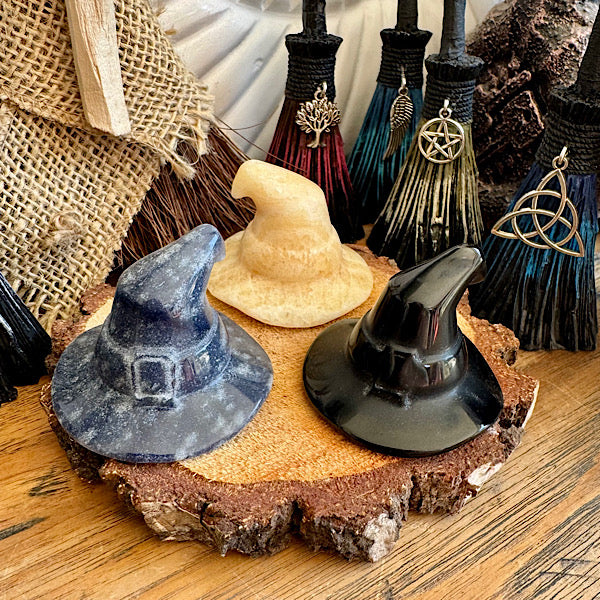 heksen bezem hoed, ketel kat wolf set edelstenenmineralenwinkel.nl