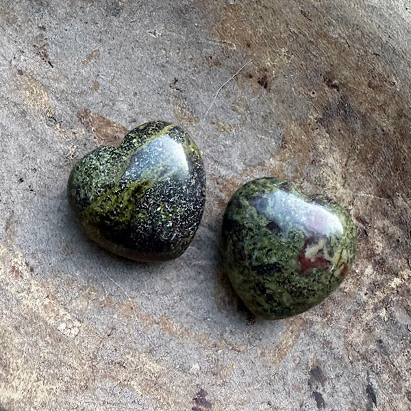 heliotroop drakenbloed hart klein edelstenenmineralenwinkel.nl