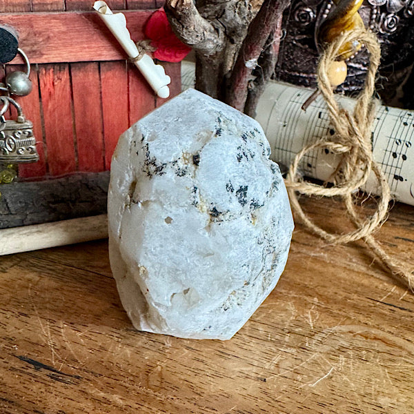 kwarts punt ruw geode gepolijst kristallen helder