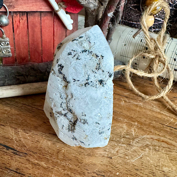 kwarts punt ruw geode gepolijst kristallen helder