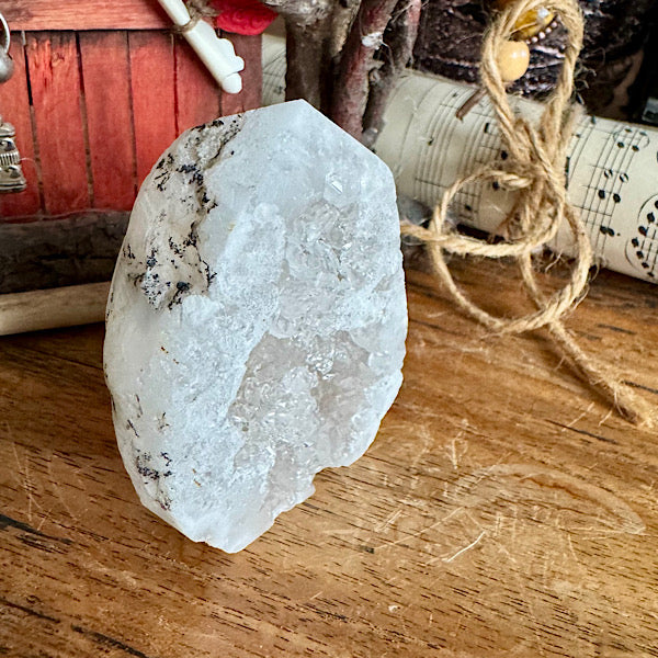 kwarts punt ruw geode gepolijst kristallen helder