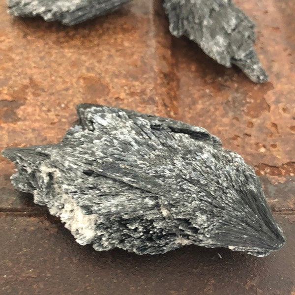 kyaniet zwart ruw nr5 mineralen