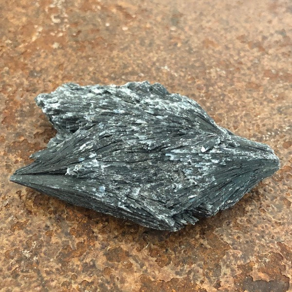 kyaniet zwart ruw nr5 mineralen