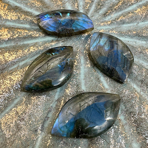 labradoriet cabochon gepolijstedelstenenmineralenwinkel blauw