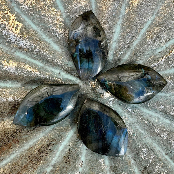 labradoriet cabochon gepolijstedelstenenmineralenwinkel blauw