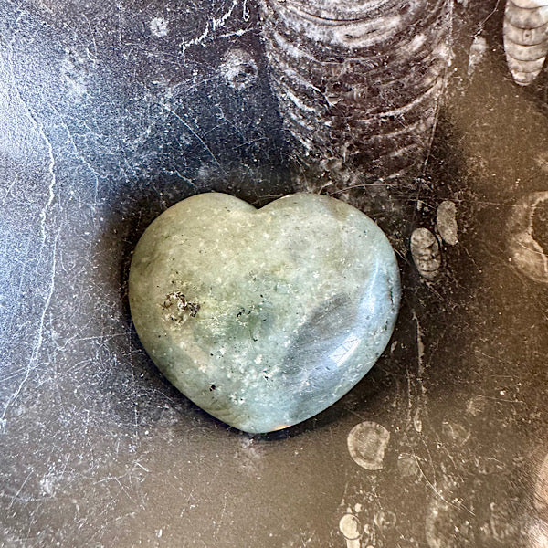 labradoriet hart klein gepolijst A madagaskar