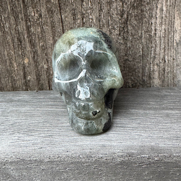 labradoriet schedel skull edelsteen gepolijst