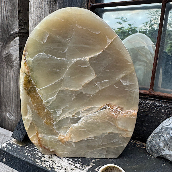 maansteen groen garneriet gepolijst sculptuur edelstenenmineralenwinkel.nl