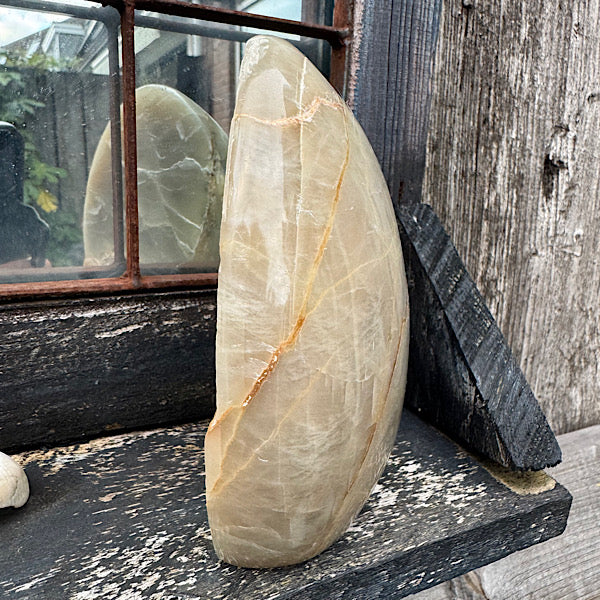 maansteen groen garneriet gepolijst sculptuur