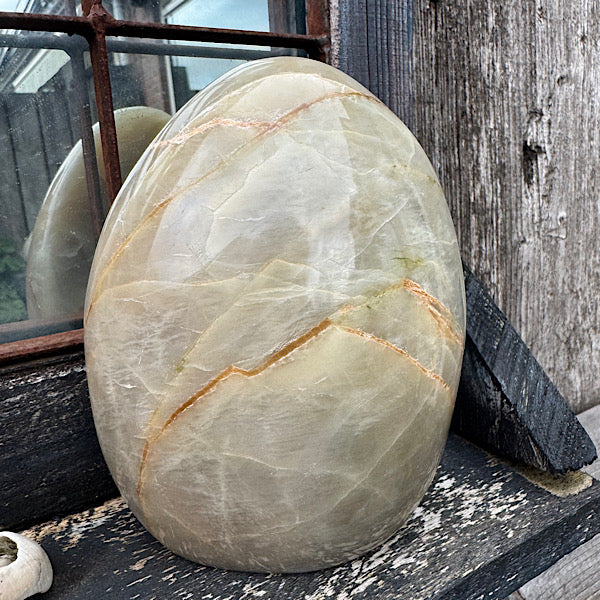 maansteen groen garneriet gepolijst sculptuur