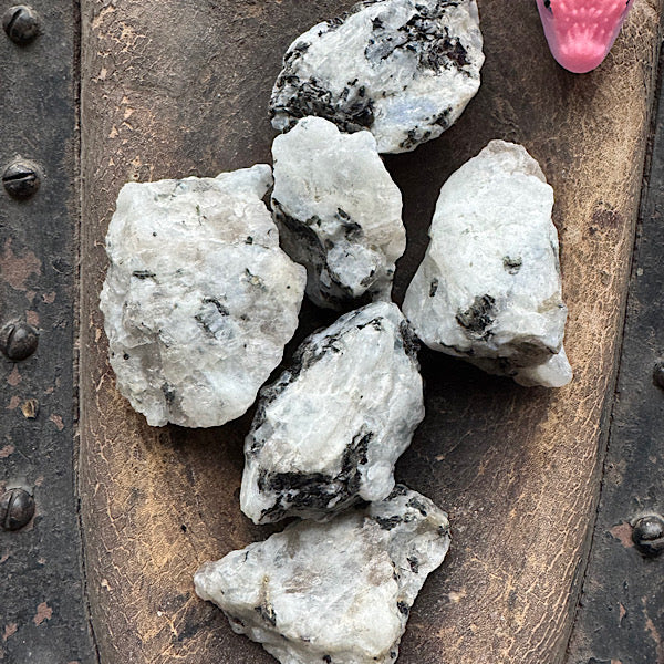 maansteen regenboog ruw brokje edelstenenmineralenwinkel.nl