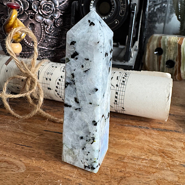 maansteen regenboog toren obelisk punt gepolijst blauwe flash kristallen