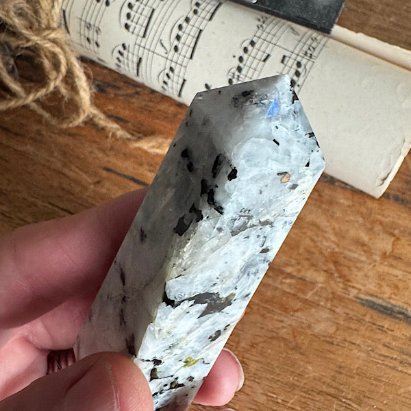 maansteen regenboog toren obelisk punt gepolijst blauwe flash kristallen