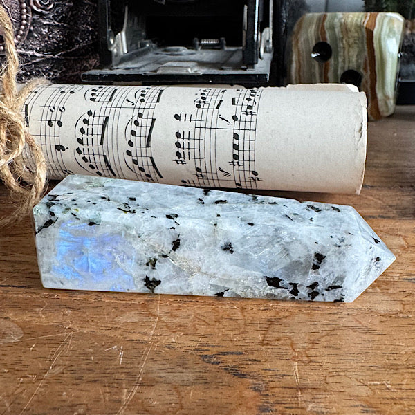 maansteen regenboog toren obelisk punt gepolijst blauwe flash kristallen