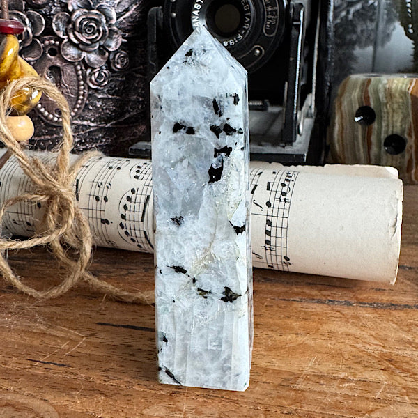 maansteen regenboog toren obelisk punt gepolijst blauwe flash kristallen