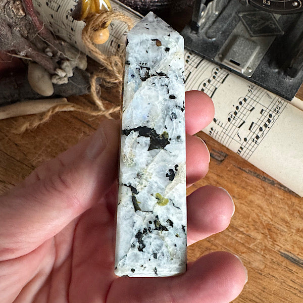 maansteen regenboog toren obelisk punt gepolijst blauwe flash kristallen