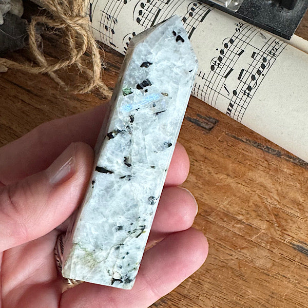 maansteen regenboog toren obelisk punt gepolijst blauwe flash kristallen