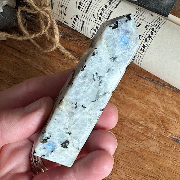 maansteen regenboog toren obelisk punt gepolijst blauwe flash kristallen