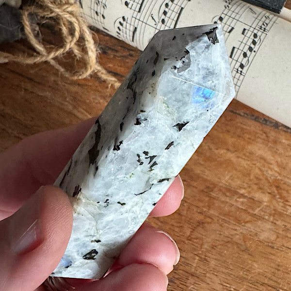 maansteen regenboog toren obelisk punt gepolijst blauwe flash kristallen