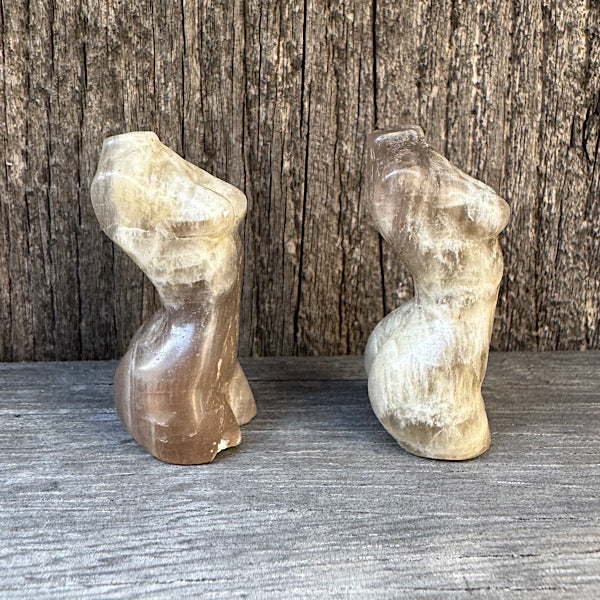 maansteen regenboog torso gepolijst vrouw klein