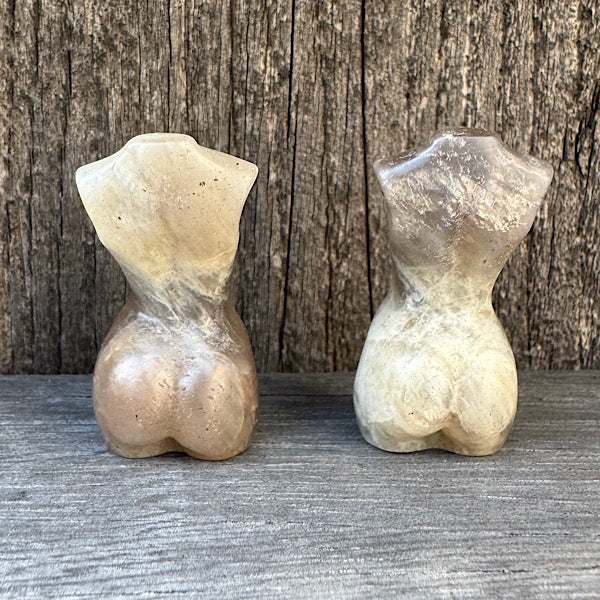 maansteen regenboog torso gepolijst vrouw klein