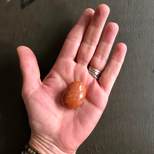 maansteen zaksteen klein perzik roze mineralen labradoriet zonnesteen