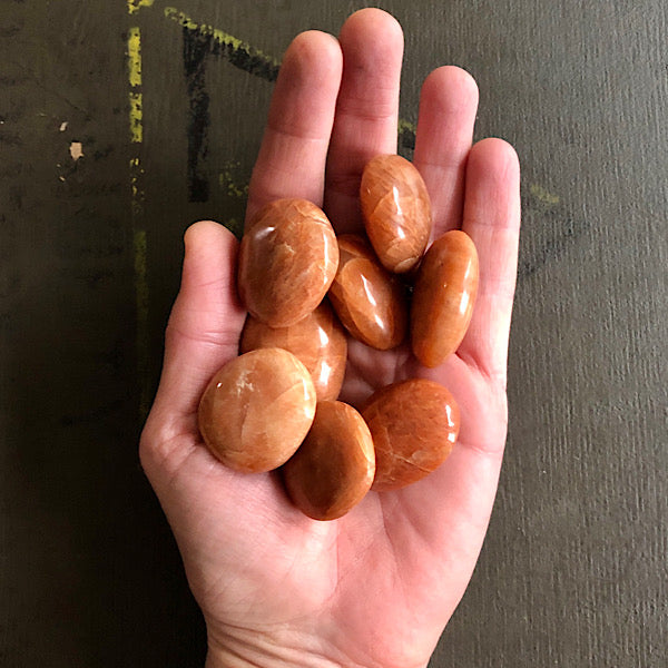 maansteen zaksteen klein perzik roze mineralen labradoriet zonnesteen