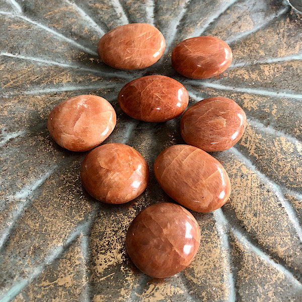 maansteen zaksteen klein perzik roze mineralen labradoriet zonnesteen