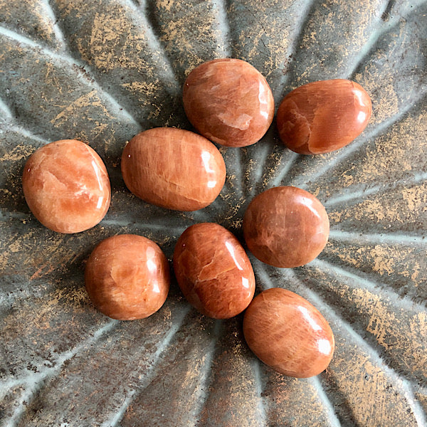 maansteen zaksteen klein perzik roze mineralen labradoriet zonnesteen