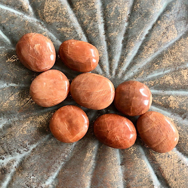 maansteen zaksteen klein perzik roze mineralen labradoriet zonnesteen