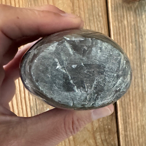 maansteen zwart gepolijst sculptuur